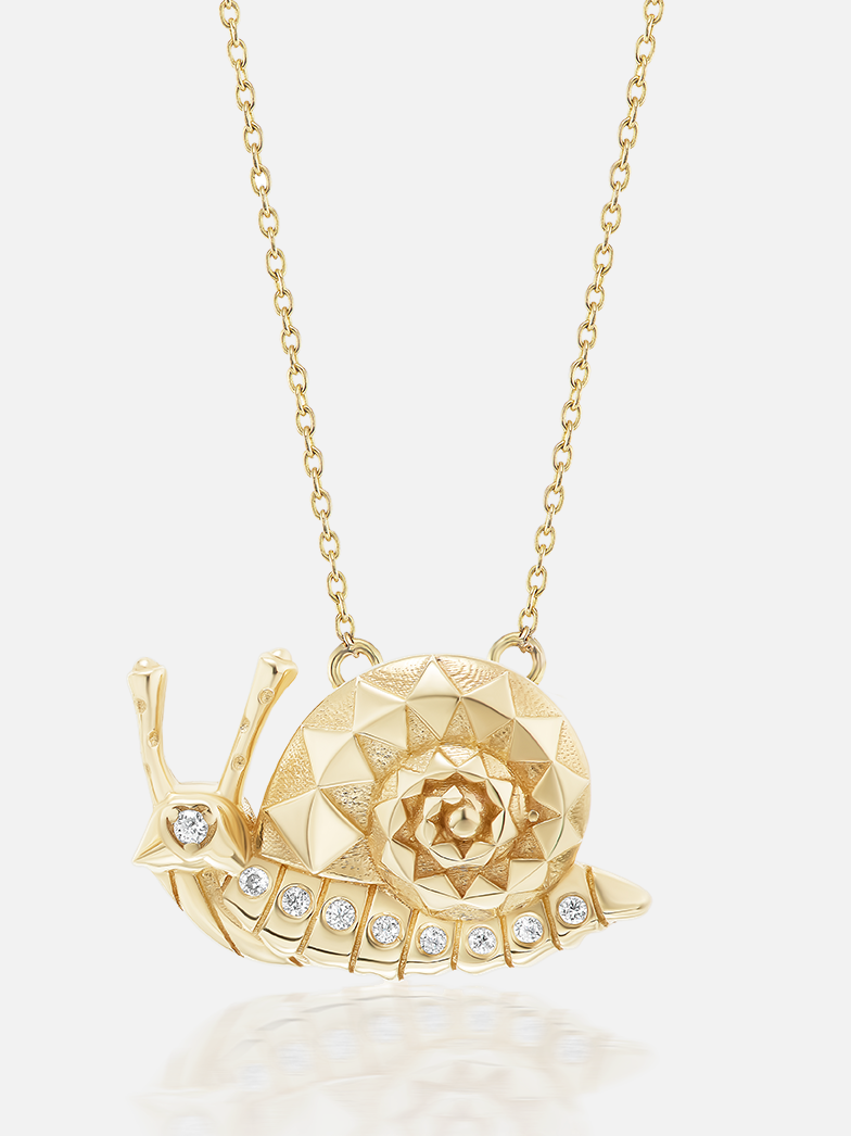 Mini Snail Pendant Necklace Diamond